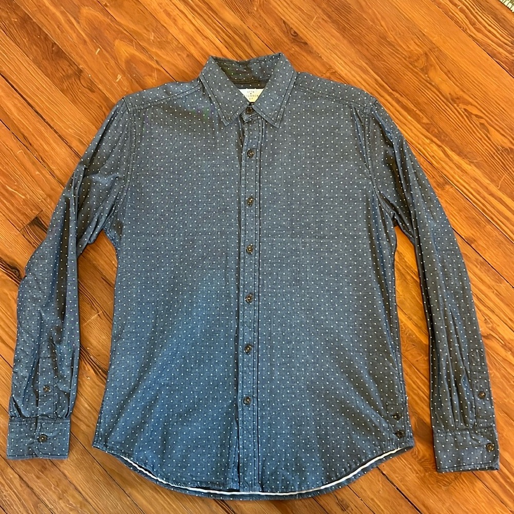 Your Neighbors, LS Button Down. Mens size Small. Regular fit.